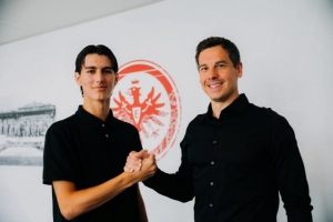 开云-官方:法兰克福与18岁门将西列维奇签下职业合约