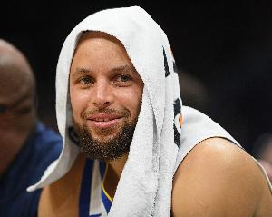 鹈鹕解说：没多少人像库里在客场那样大受爱戴 每人都呼喊他名字