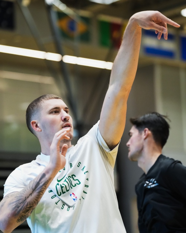 开云体育官网-绿军官方晒训练照：普理查德&amp;新援安芬尼-西蒙斯在列