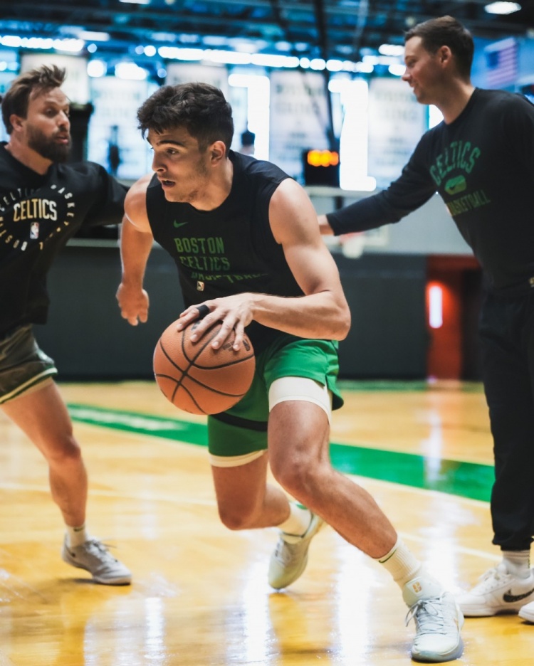 开云体育官网-绿军官方晒训练照：普理查德&amp;新援安芬尼-西蒙斯在列