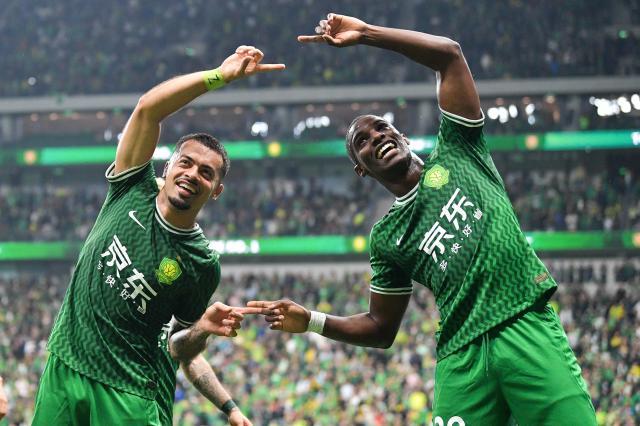 开云官网-依靠一波四连胜稳定前进 国安已吹响争冠的号角？