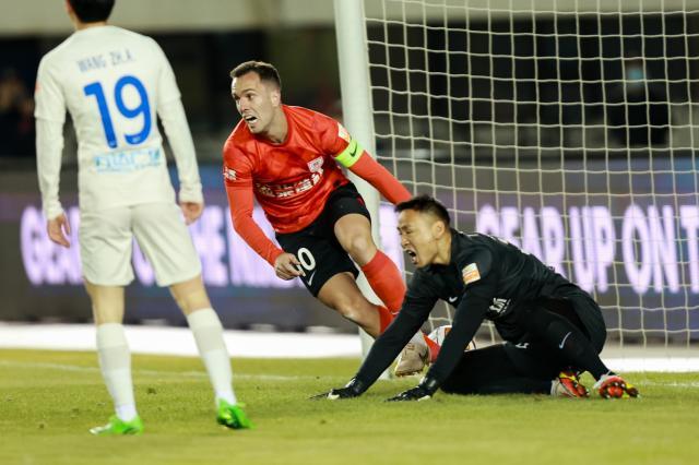 开云体育下载-【中超】廖承坚替补2球反绝杀 亚泰3比2大连人