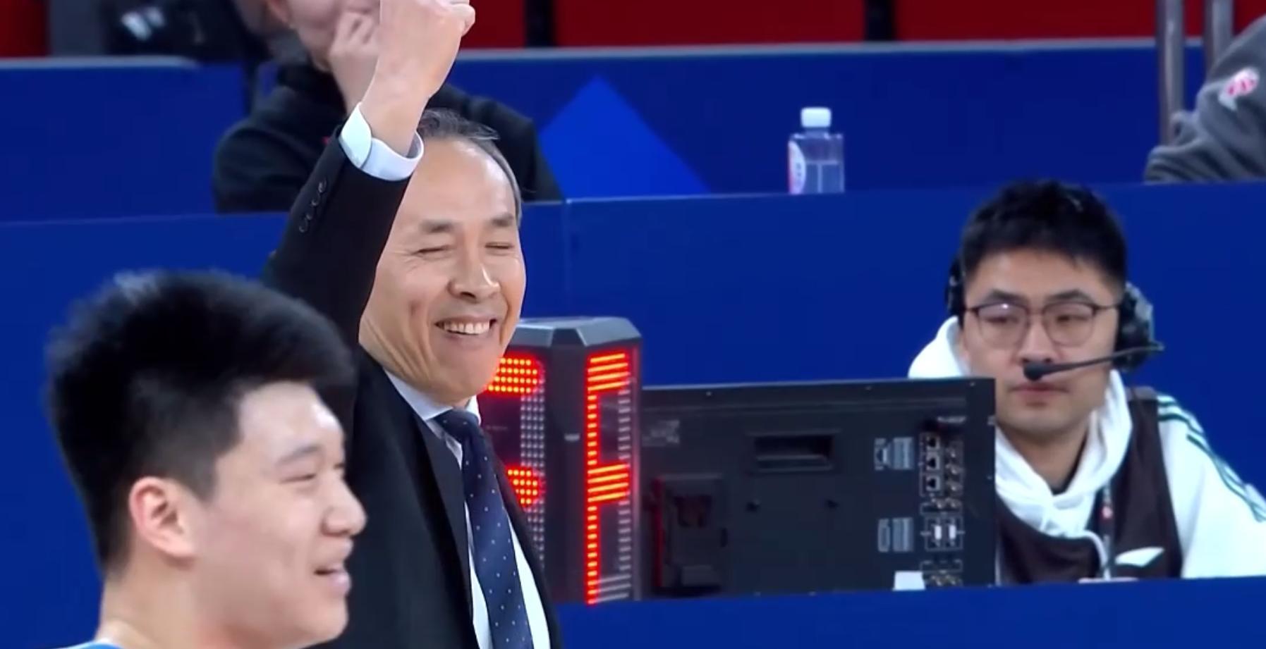 kaiyun-惨败19分！北京揪最大战犯，空篮不进忙活半天只抢1板，软如面条