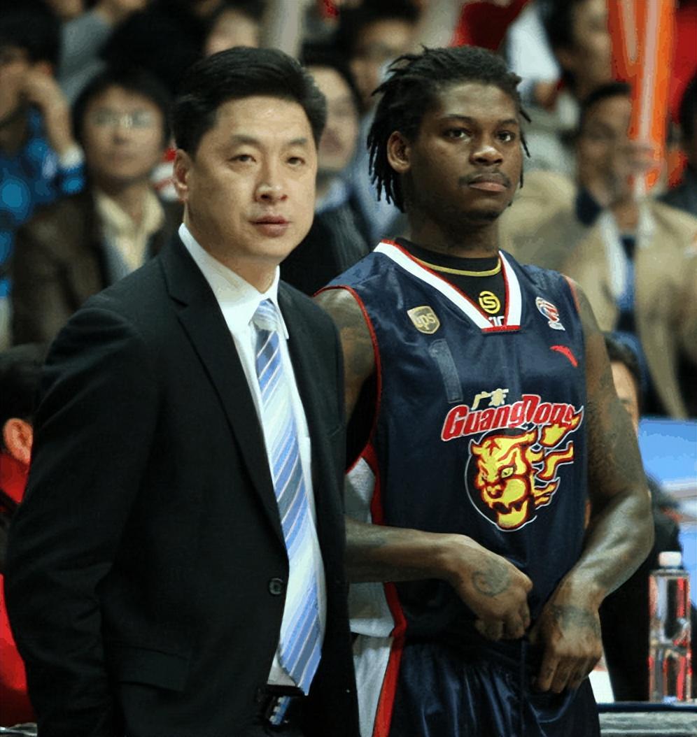 开云官网-广东千胜海报争议！宏远功勋外援：周琦不配上去，死神帕克更适合