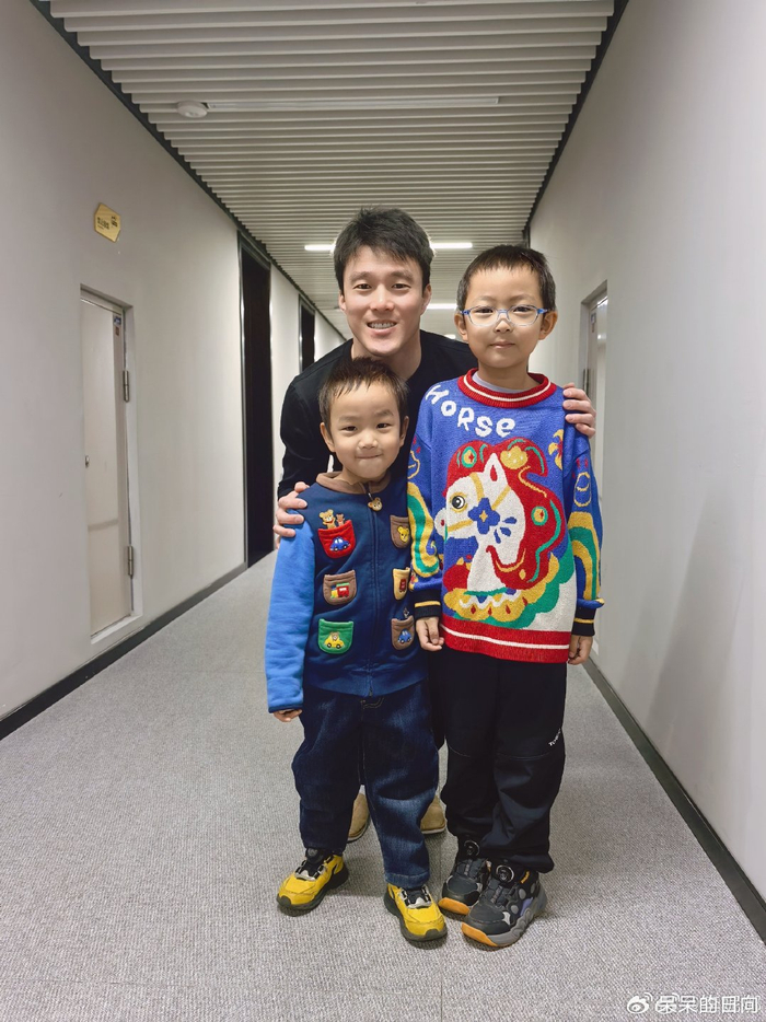 开云体育下载-徐梦桃抱着的男孩是谁？妈妈是中国冬奥悲情英雄，爸爸是千万富豪|自由式滑雪|李妮娜|王心迪|中国队|AC米兰_新浪体育_新浪新闻