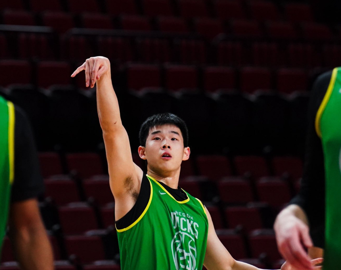 林葳打成核心！手感回暖砍14分全队最高，但防守仍是大问题！|NCAA|俄勒冈大学鸭子队|球员|比赛|数据_新浪体育_新浪新闻