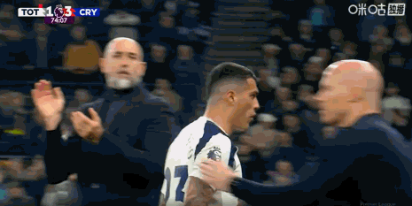 开云体育下载-1-3！十人热刺5连败+11轮不胜，距降级区仅1分，球迷失望半场退场